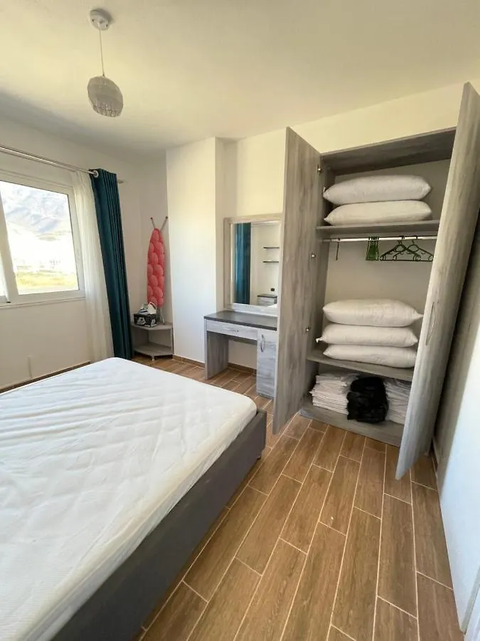 אוריקום Sea & Mountain View Apartament אלבניה